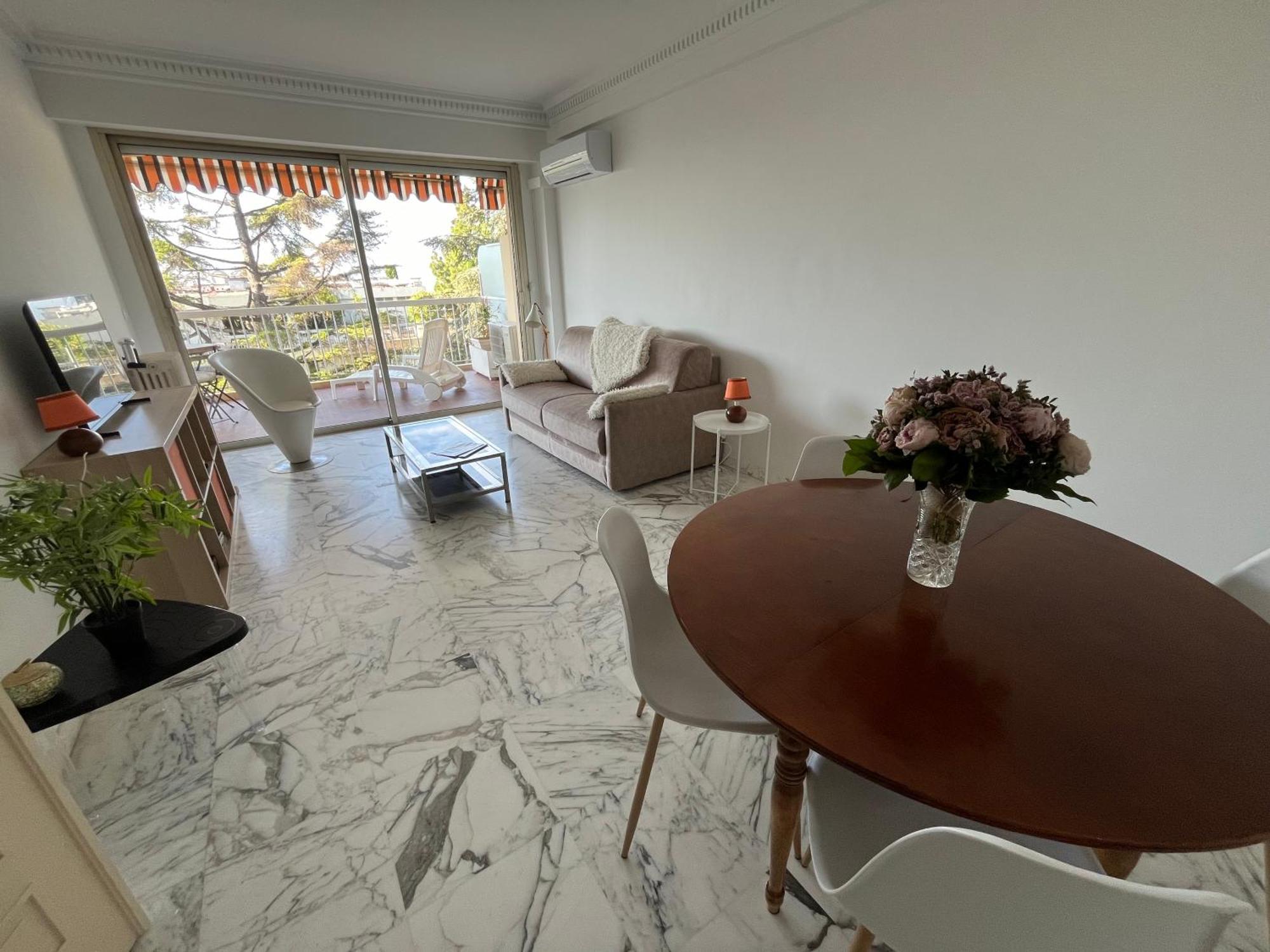 Appartement F1 Au Calme Dans La Verdure, Terrasse, Piscine Et Parking *